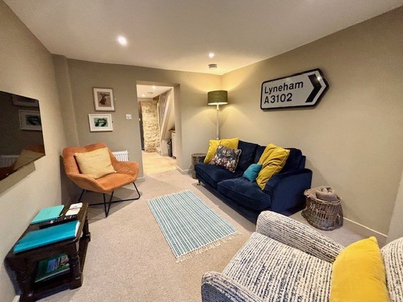 Property photo 2 of 11 Lounge