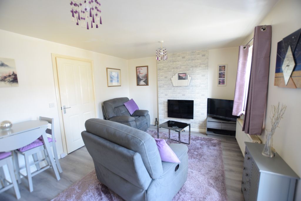 Property photo 3 of 17 Living Room