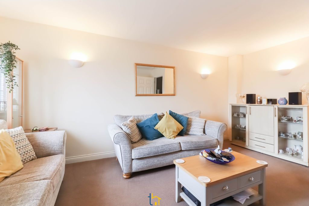 Property photo 2 of 14