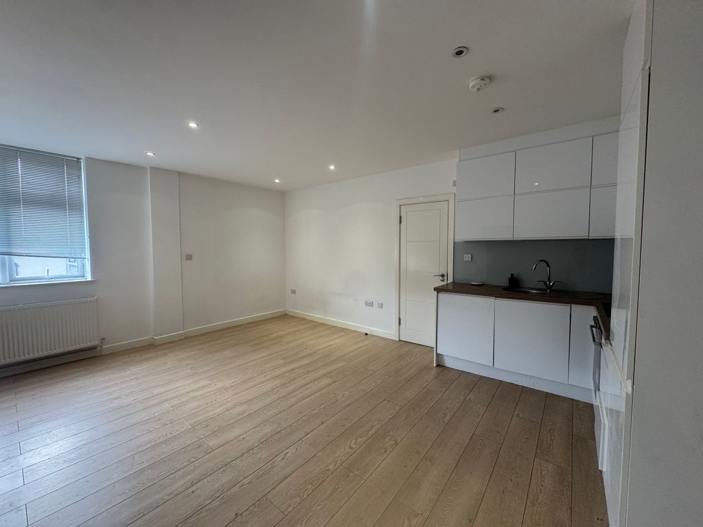 Property photo 1 of 3 Living Room