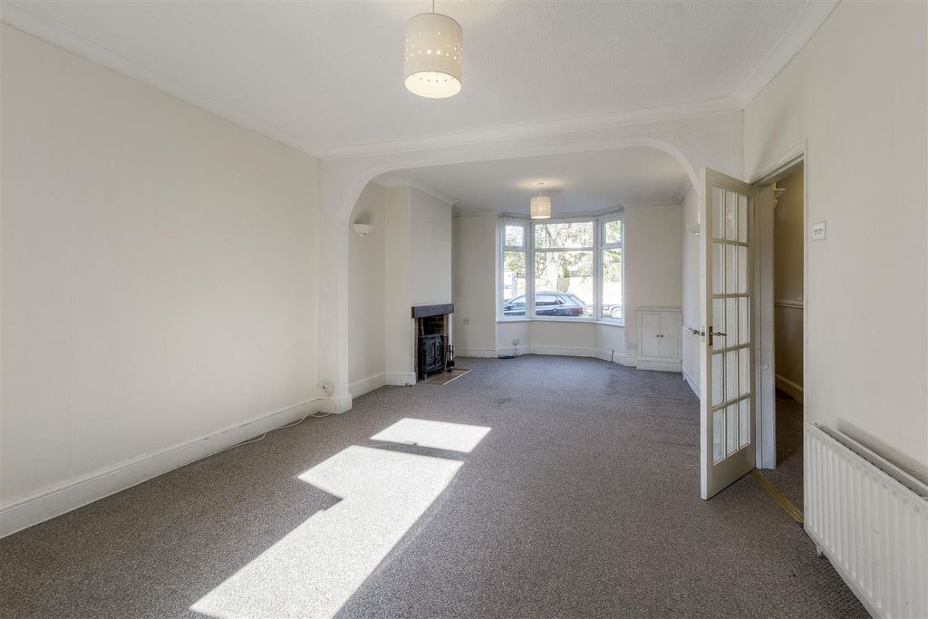 Property photo 3 of 14 Spacious Living Room
