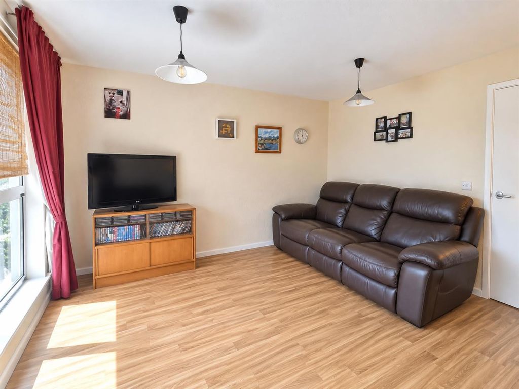 Property photo 2 of 11 Living Room