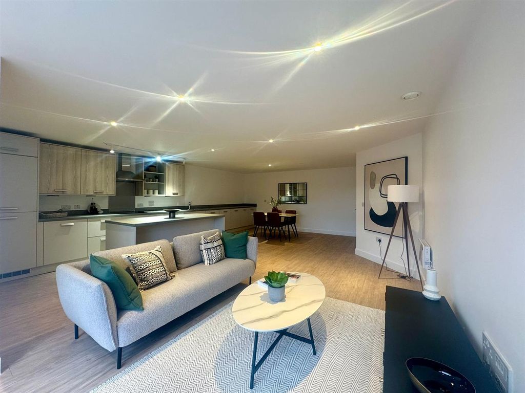 Property photo 1 of 10 Lounge Pic 3