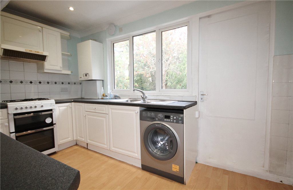 Property photo 3 of 7 Kitchen