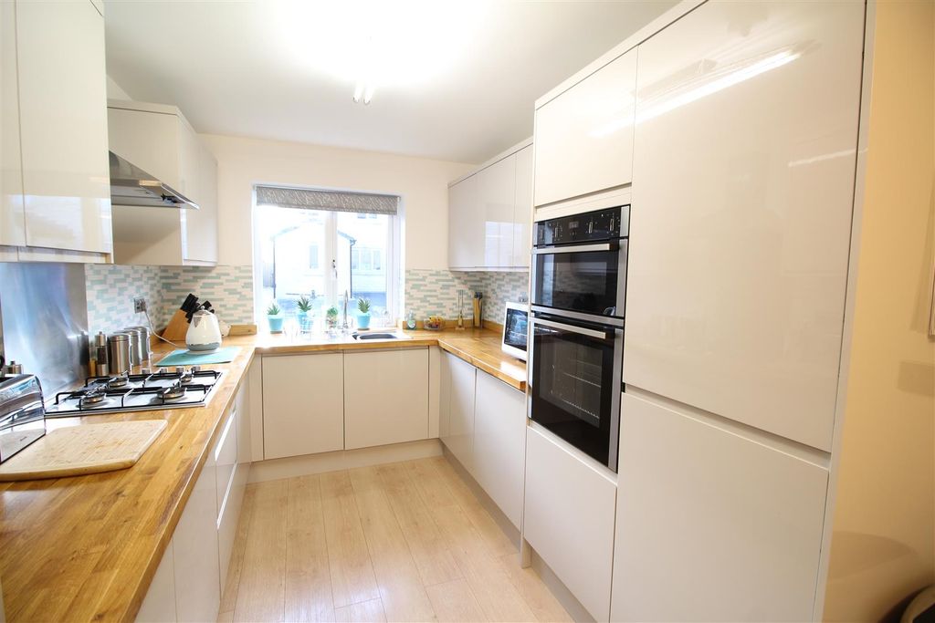 Property photo 2 of 21 Kitchen/Diner