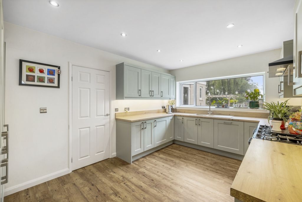 Property photo 2 of 39 77 Pilleys Lane (Cowbridge)-26