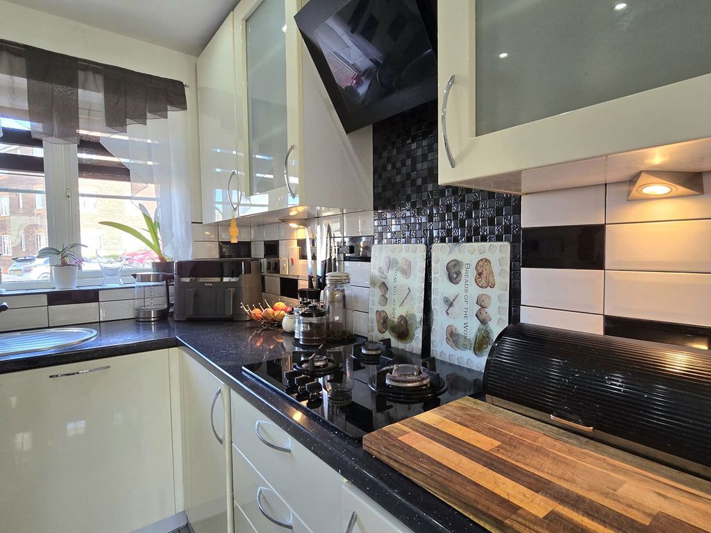 Property photo 3 of 44