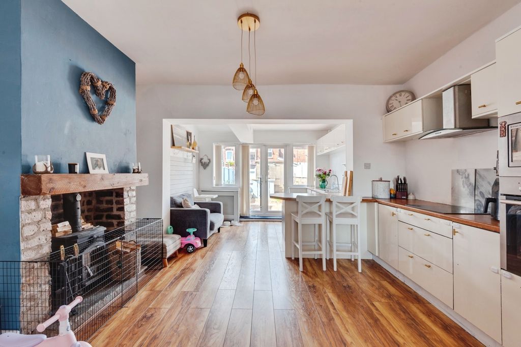 Property photo 2 of 18 Photo