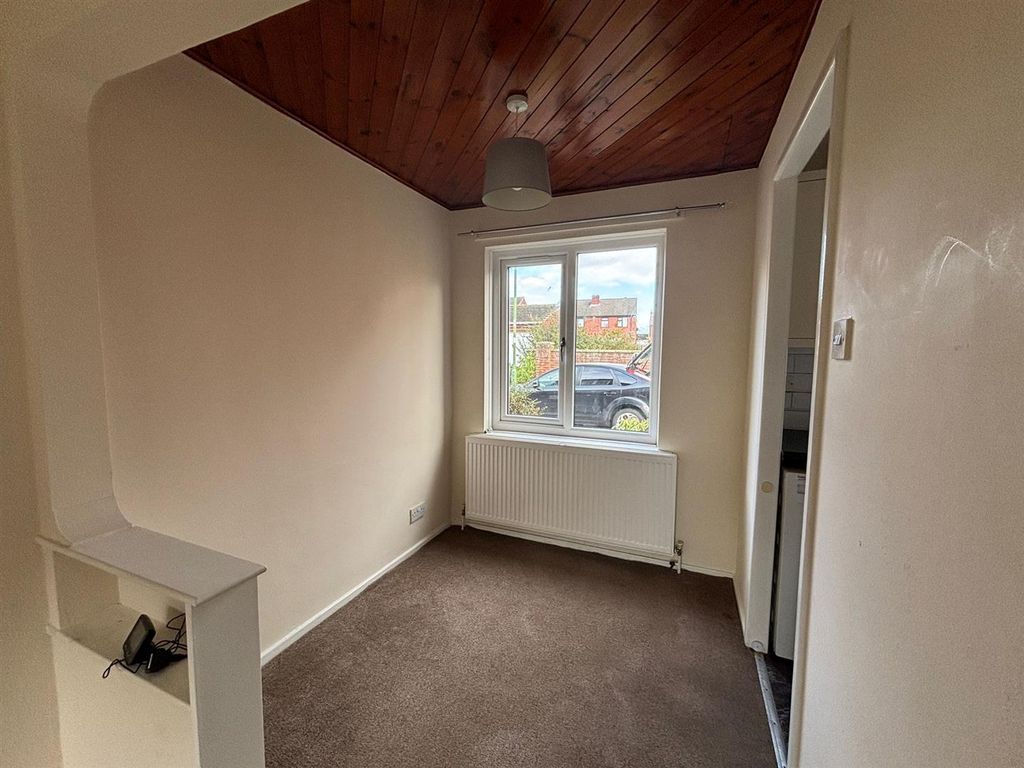 Property photo 3 of 8 Dining Area