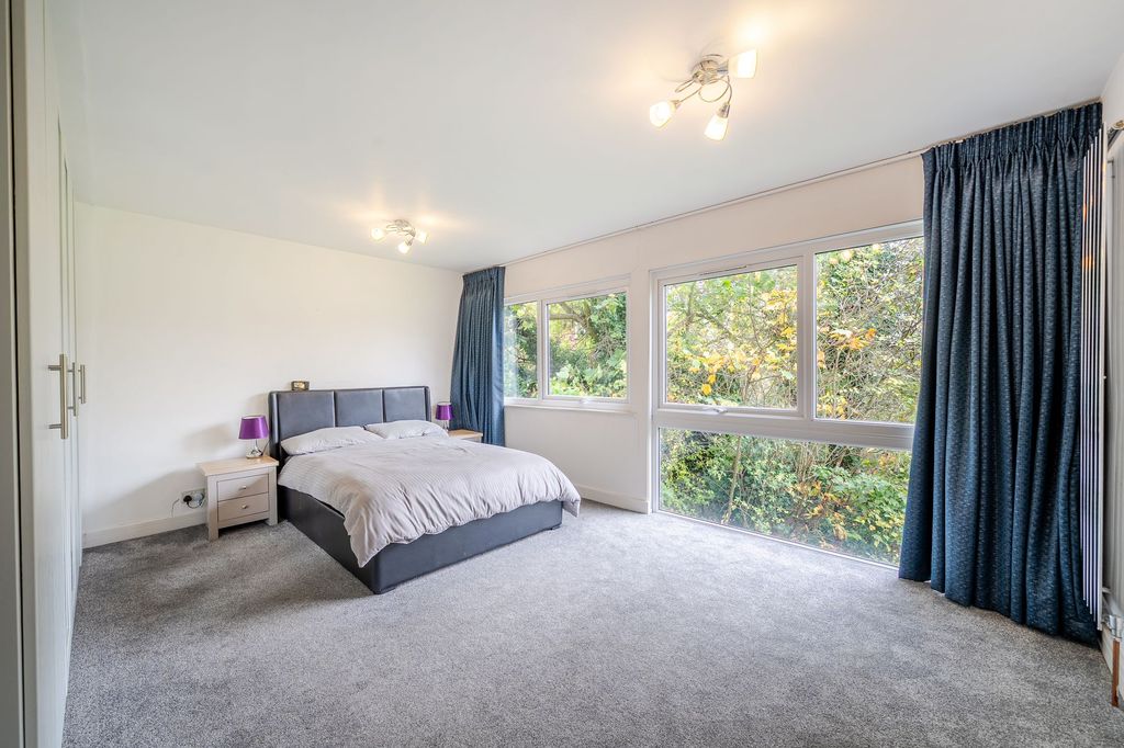 Property photo 3 of 13 Double Bedroom