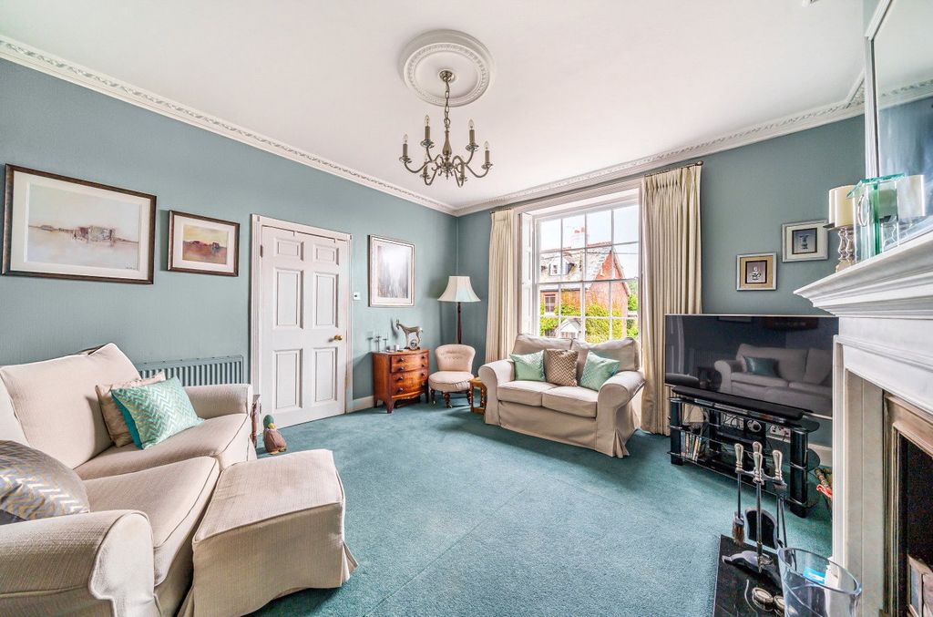 Property photo 2 of 15 Sitting Room