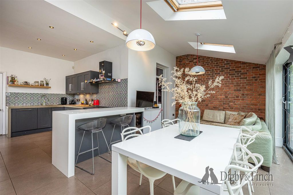 Property photo 3 of 29