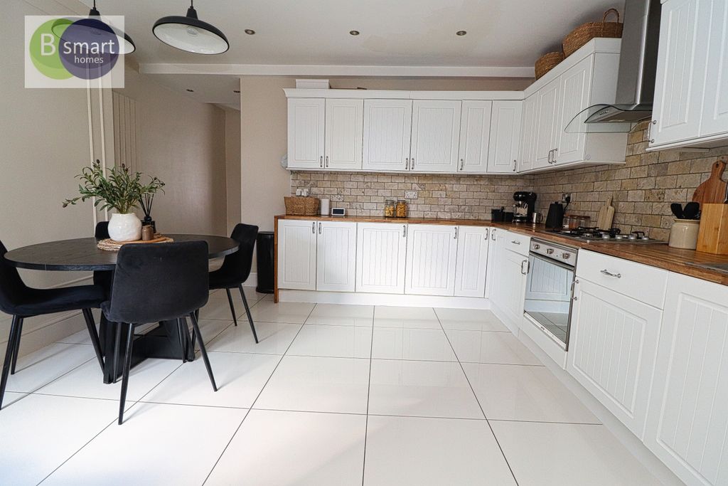 Property photo 3 of 12 Img_3324