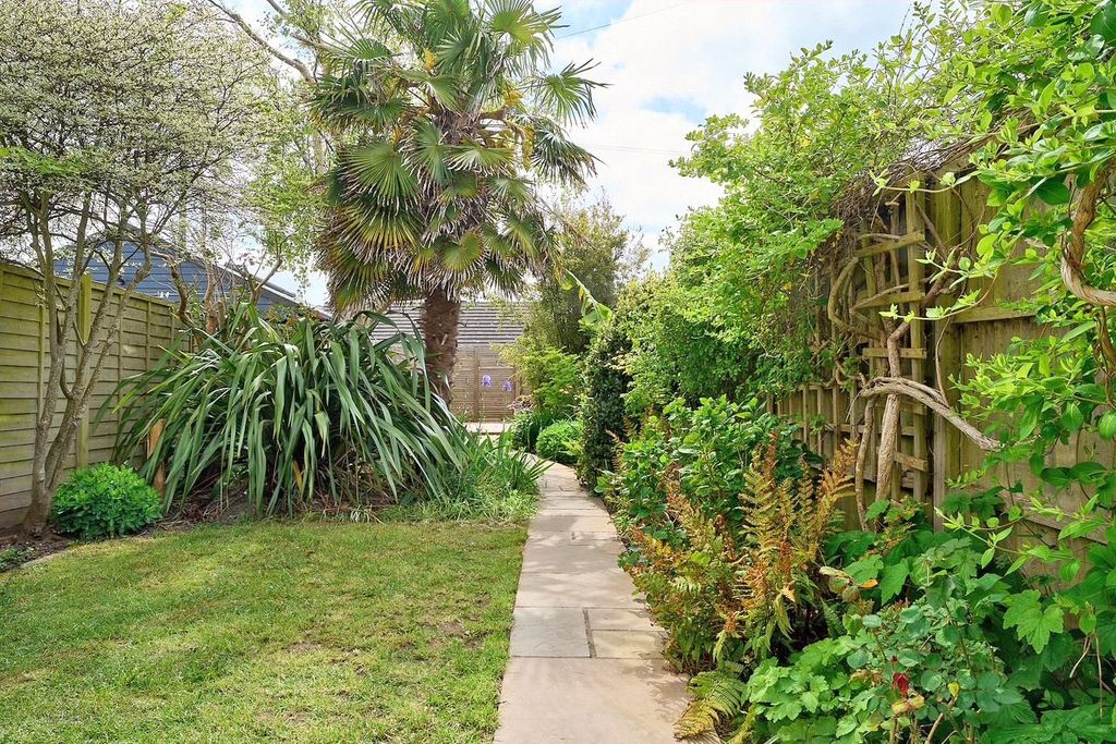 Property photo 2 of 21 Picture No. 30