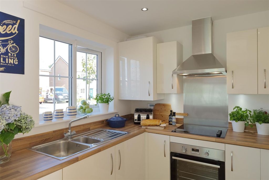 Property photo 3 of 6 Walbrook Kitchen Difrent.Jpg