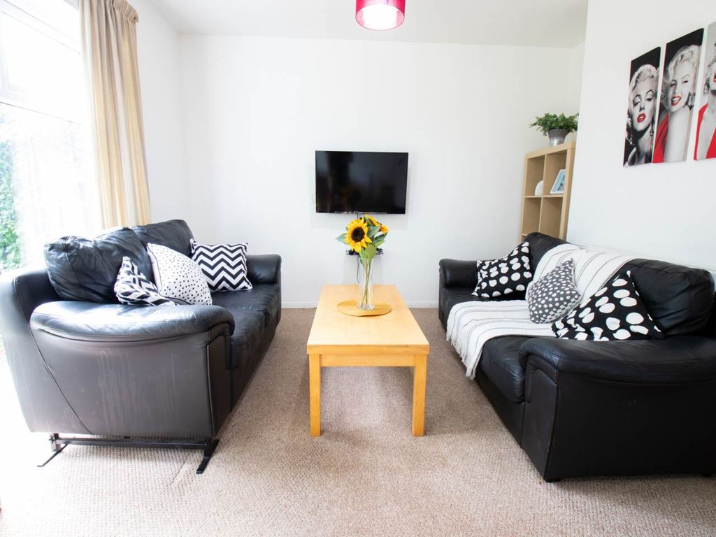 Property photo 3 of 15 Living Room