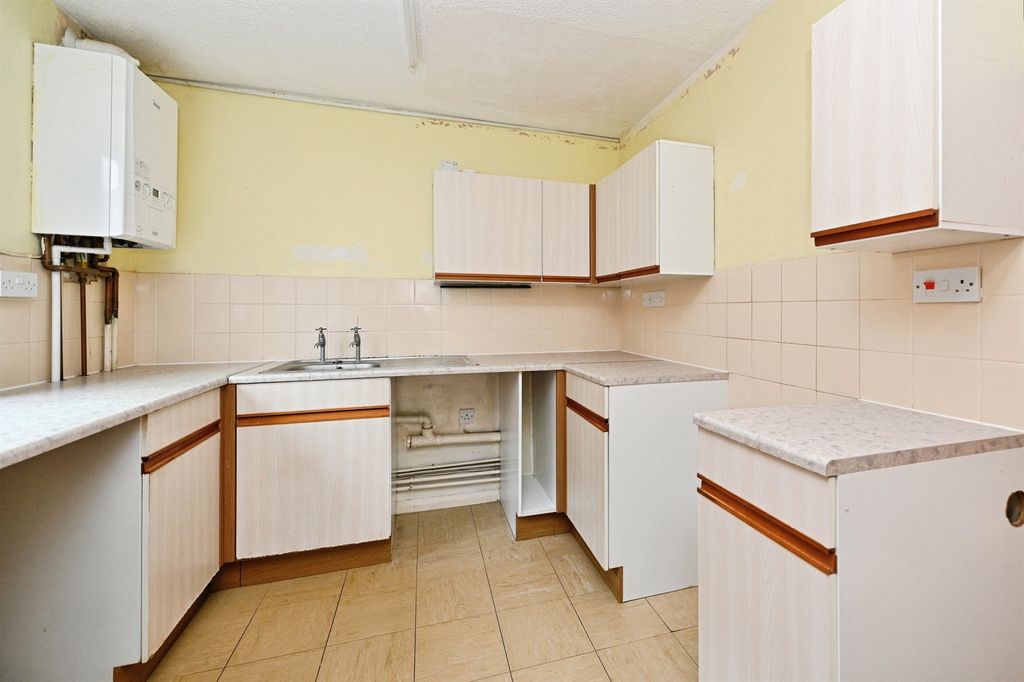 Property photo 2 of 14