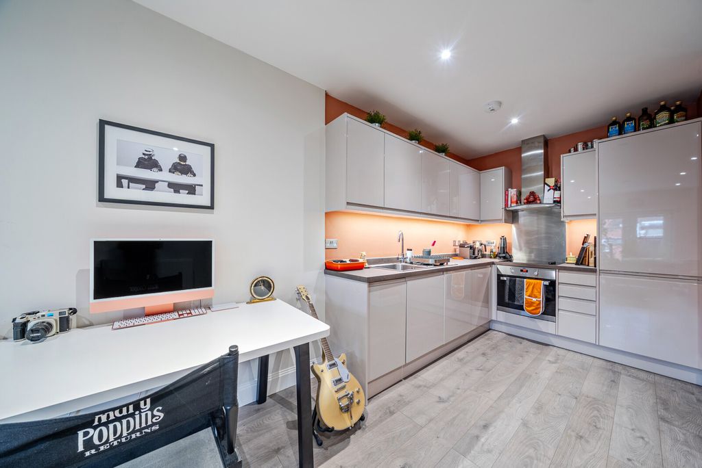 Property photo 2 of 9 Kitchen