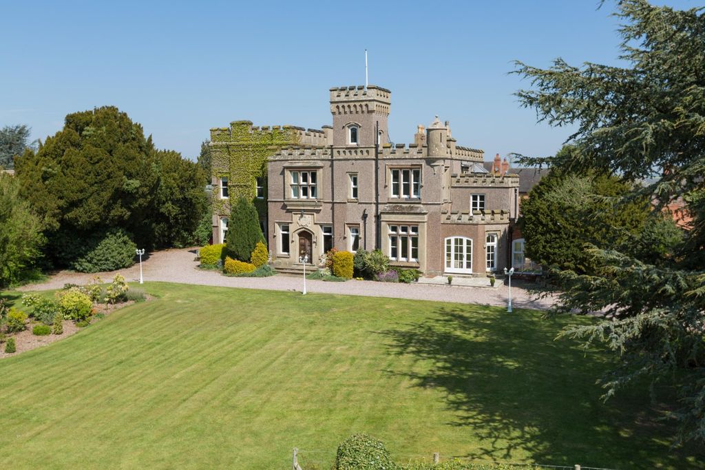 Property photo 2 of 63 Park House