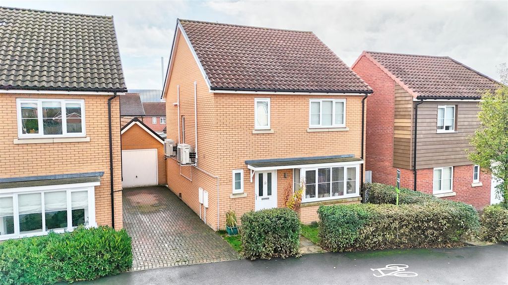 Property photo 1 of 14 Dji_20251020143542_0946_D_Interior 4.Jpg