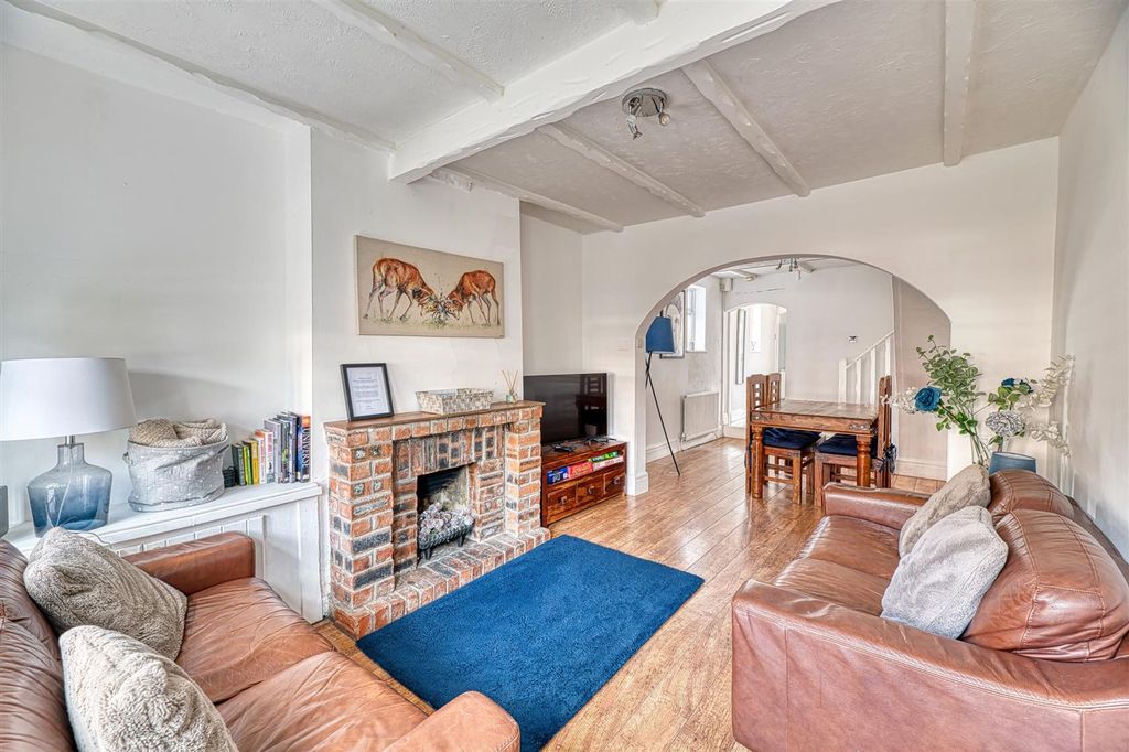 Property photo 2 of 16 Lounge