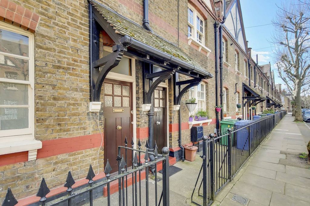 Property photo 1 of 18