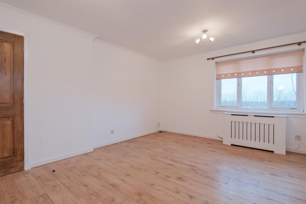 Property photo 3 of 32 002-74 Miller Street, Wishaw ML2 7Bb.Jpg