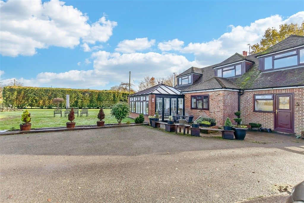 Property photo 1 of 25 Driveway/Parking