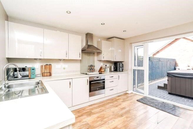 Property photo 3 of 10 Kitchen