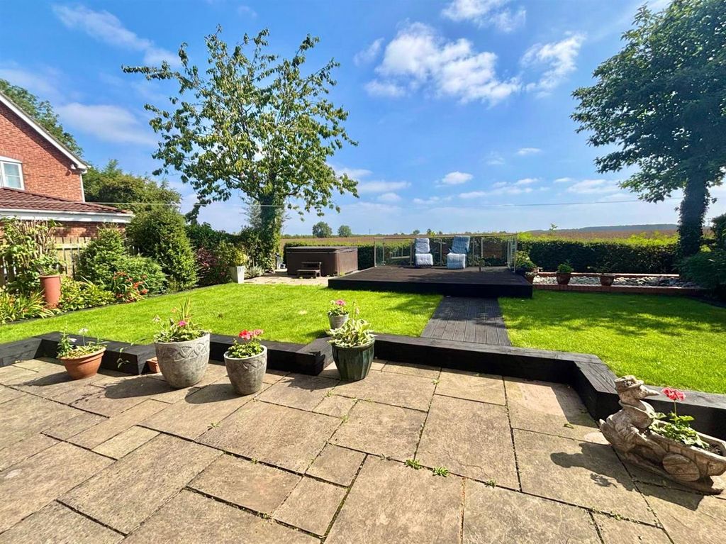 Property photo 2 of 30 Rear Garden