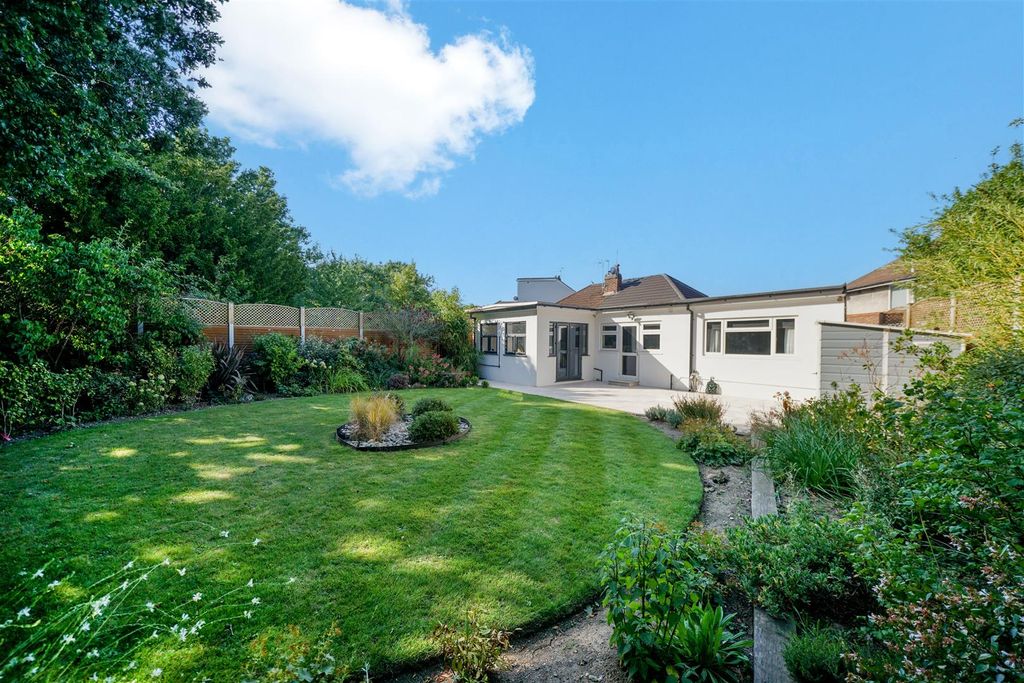 Property photo 2 of 20 15 Morley Crescent - Vlnylye90M6Zlsnn5Cgn.Jpg