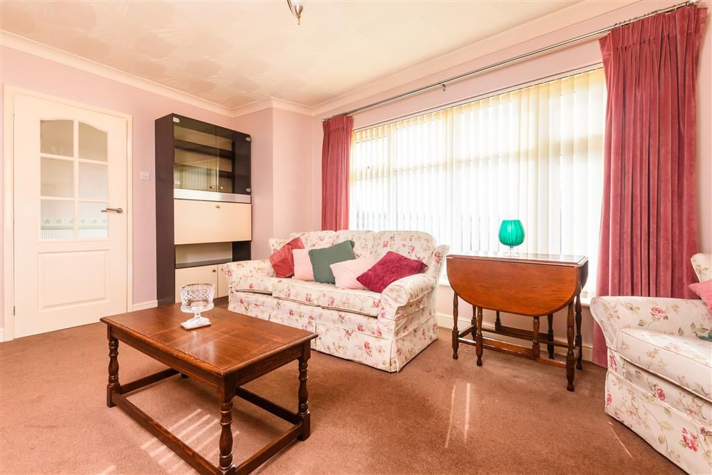 Property photo 1 of 12 Lounge