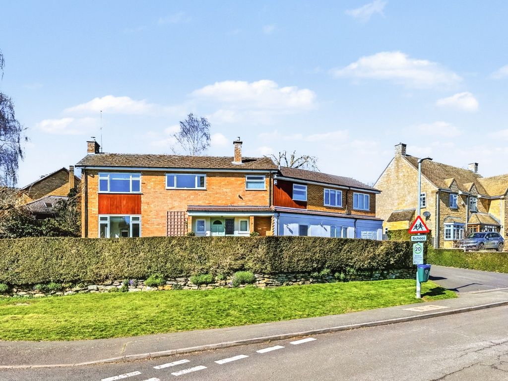 Property photo 1 of 63 3568565