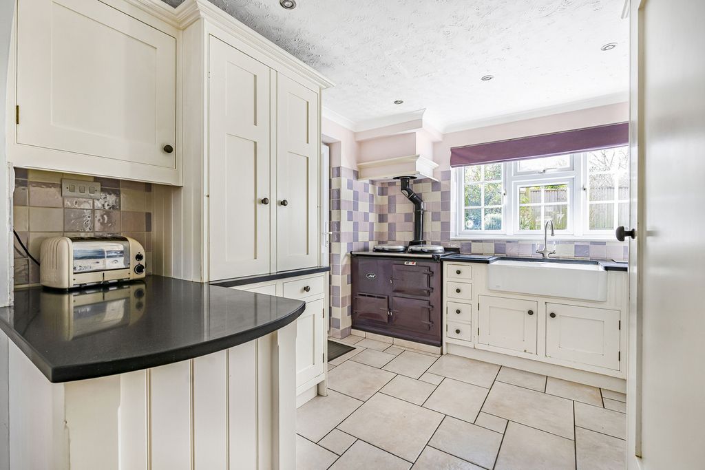 Property photo 3 of 34