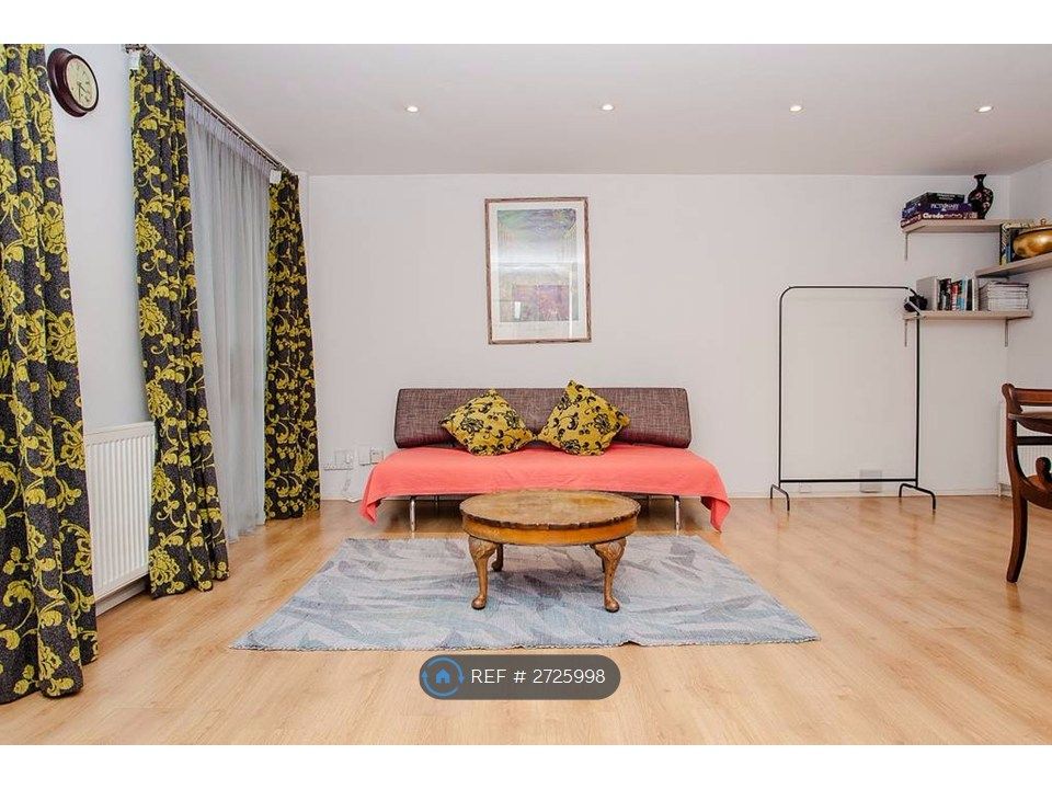 Property photo 2 of 21 Living Room