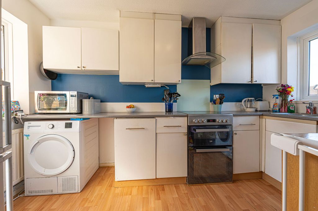 Property photo 3 of 32