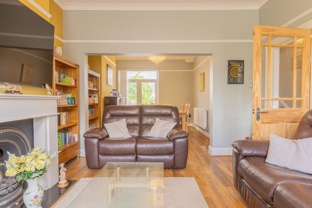 Property photo 2 of 34