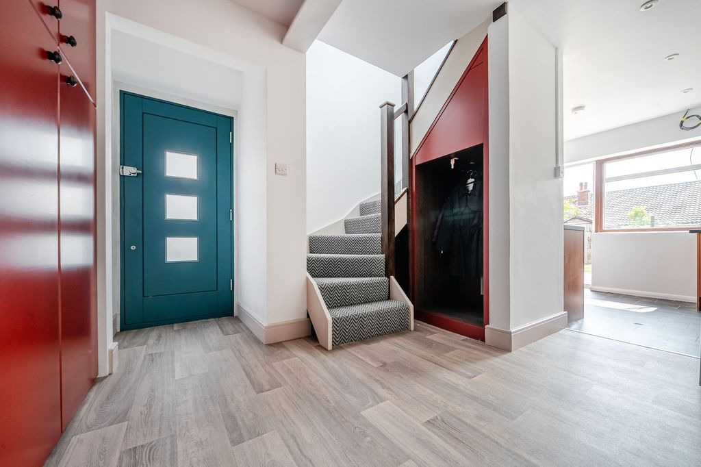 Property photo 2 of 16 Hallway