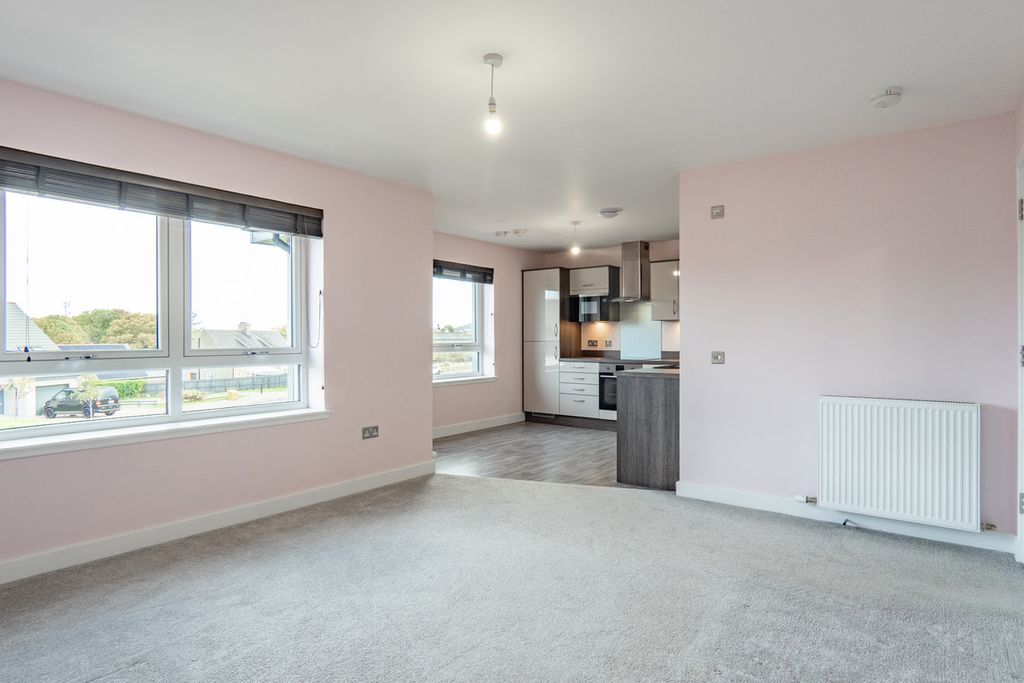 Property photo 2 of 28