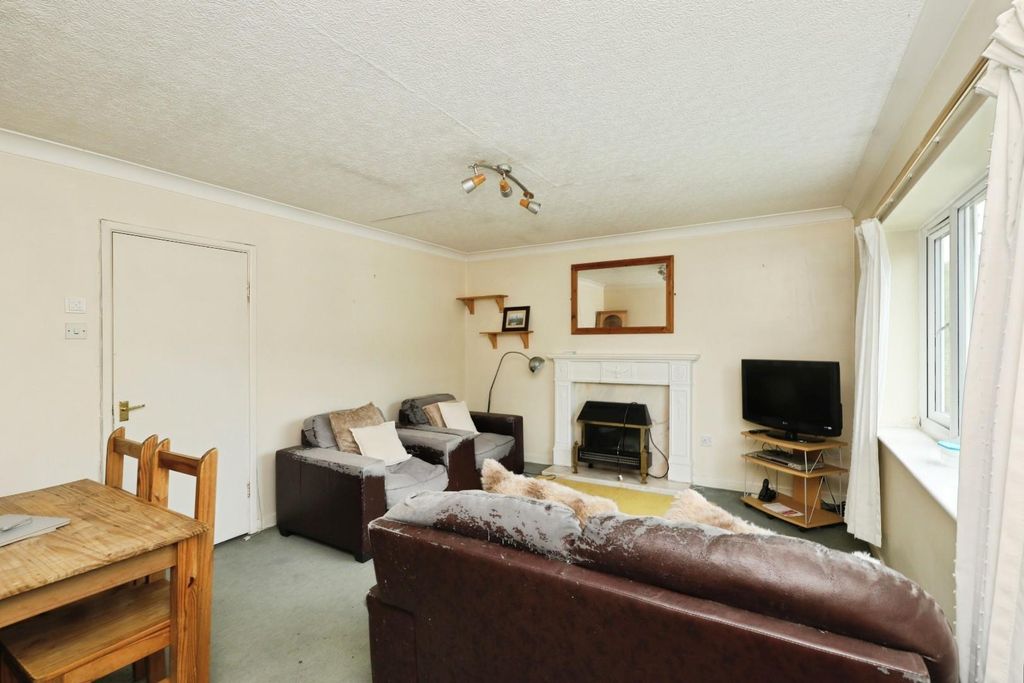 Property photo 2 of 16 Living Room