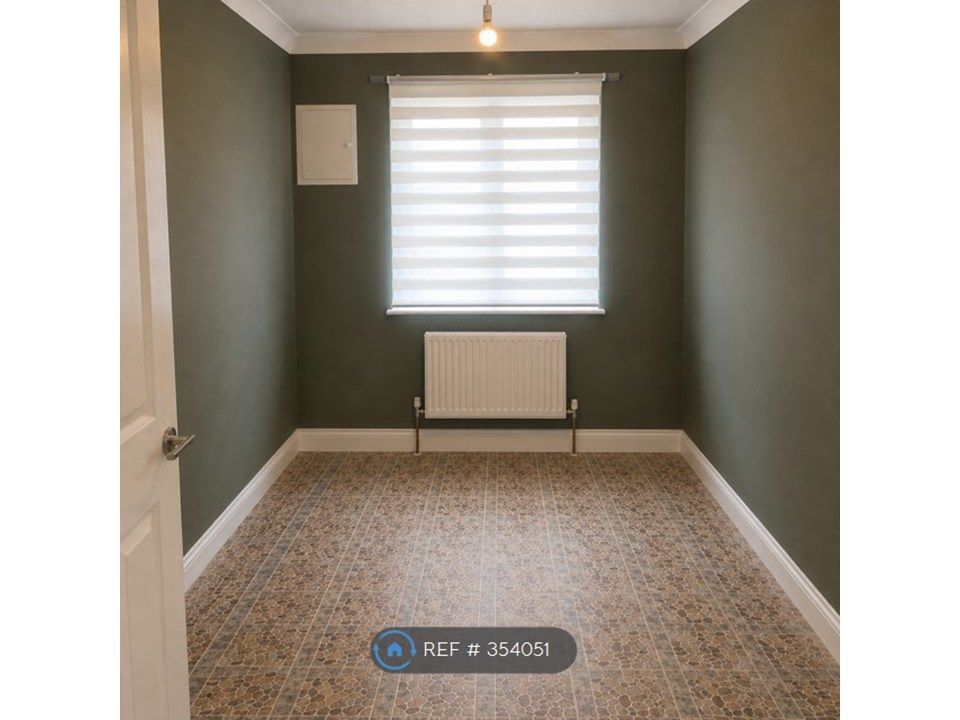 Property photo 3 of 8 Dining Room