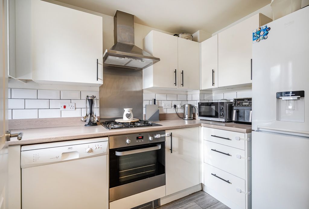 Property photo 2 of 11 1349352-17-68Bb29...