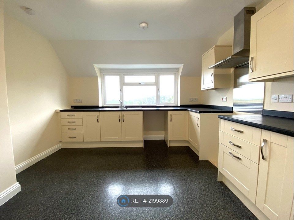 Property photo 3 of 9 Kitchen