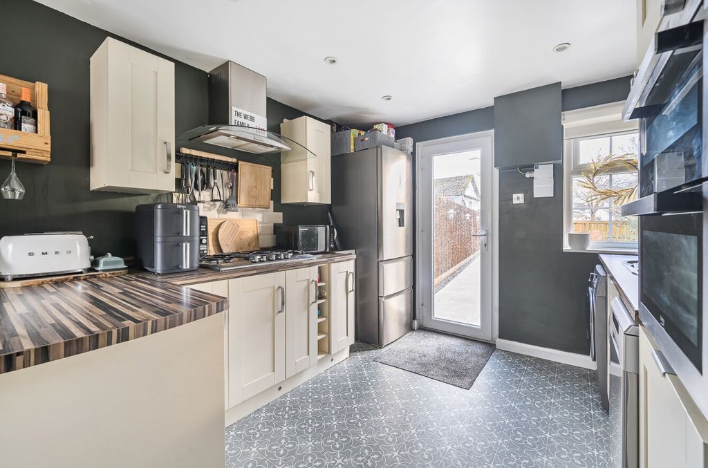 Property photo 2 of 14 Kitchen