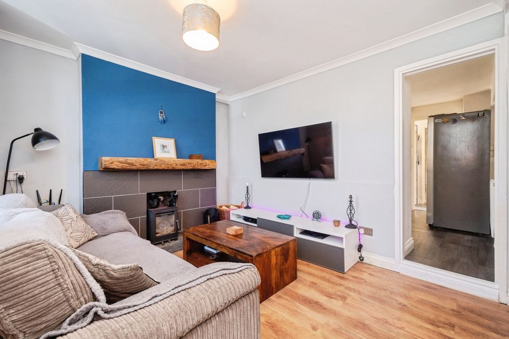 Property photo 3 of 10 Pbox-Img.Jpg
