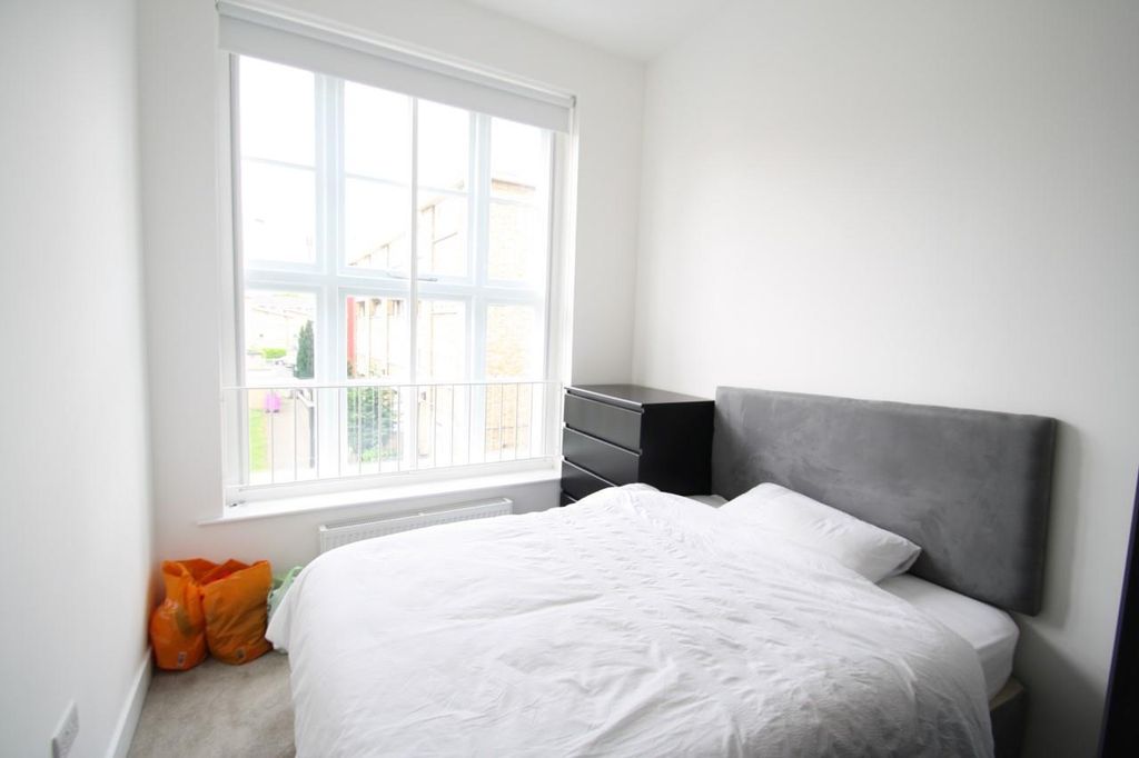 Property photo 3 of 8 Bedroom