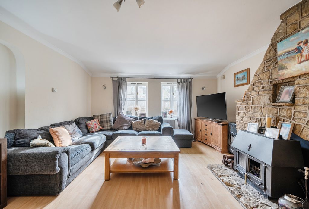 Property photo 3 of 17 1409400-9-699458E...