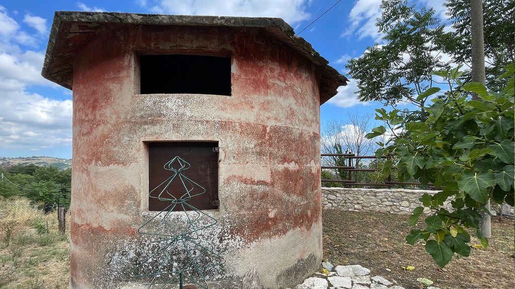 Property photo 2 of 27