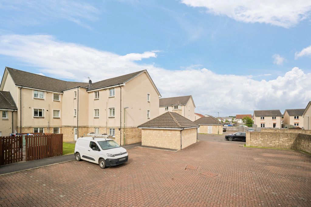 Property photo 1 of 11 16 Meikle Inch Lane 21
