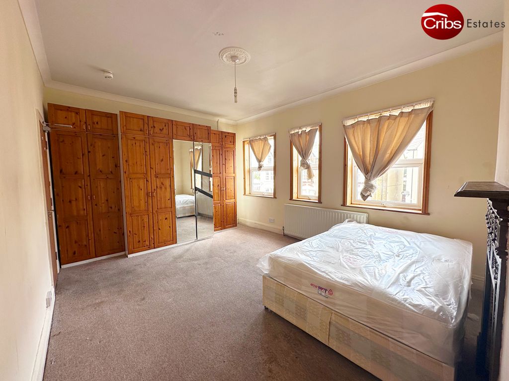 Property photo 2 of 8 Gallery